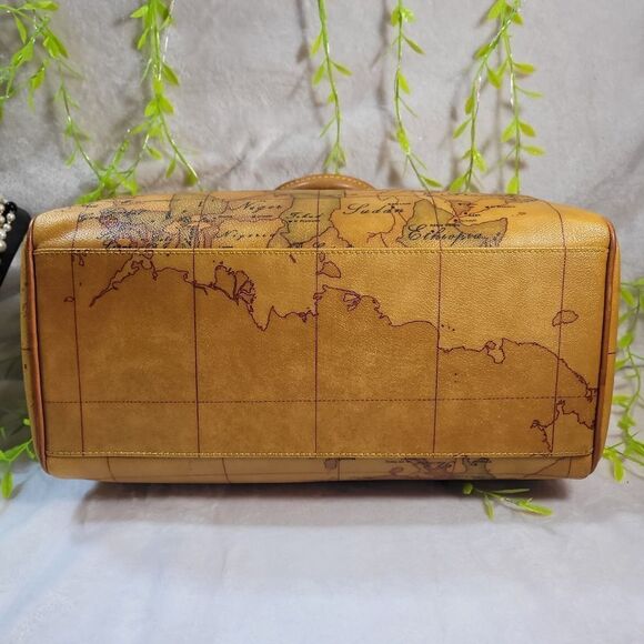 Alviero Martini I'IASSE Italy Geo Map Satchel Barrel Bag PRISTINE CONDITION - Picture 10 of 17